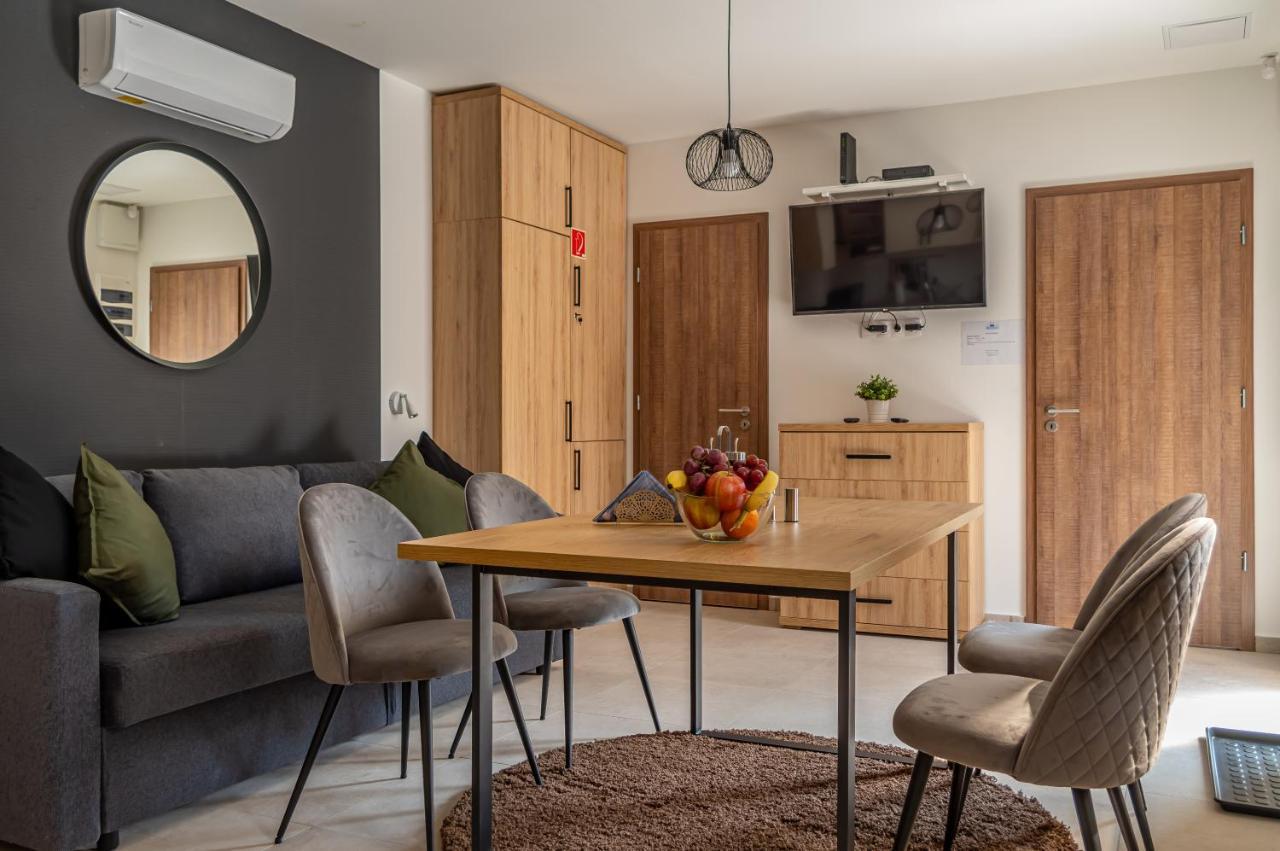H&H Apartments Poroszlo Luaran gambar