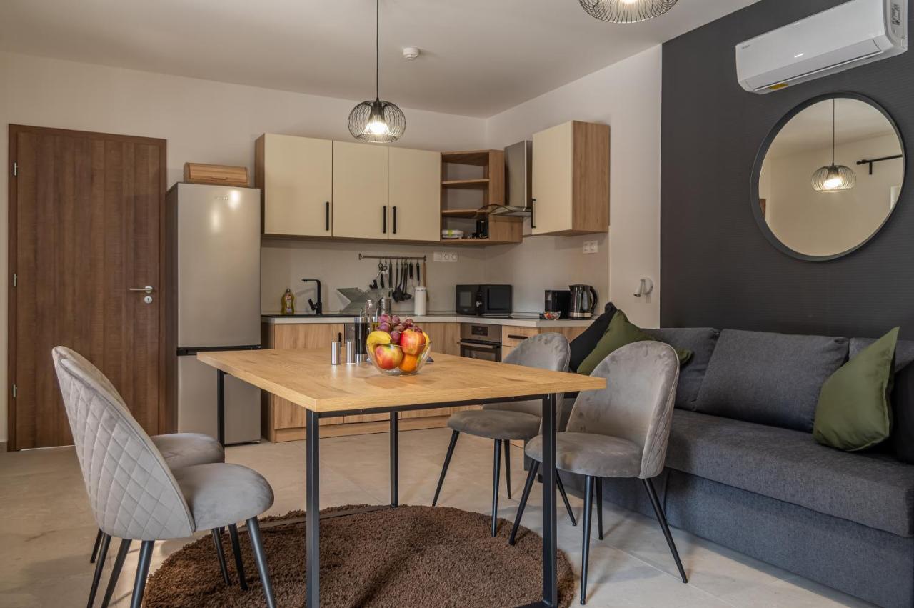 H&H Apartments Poroszlo Luaran gambar