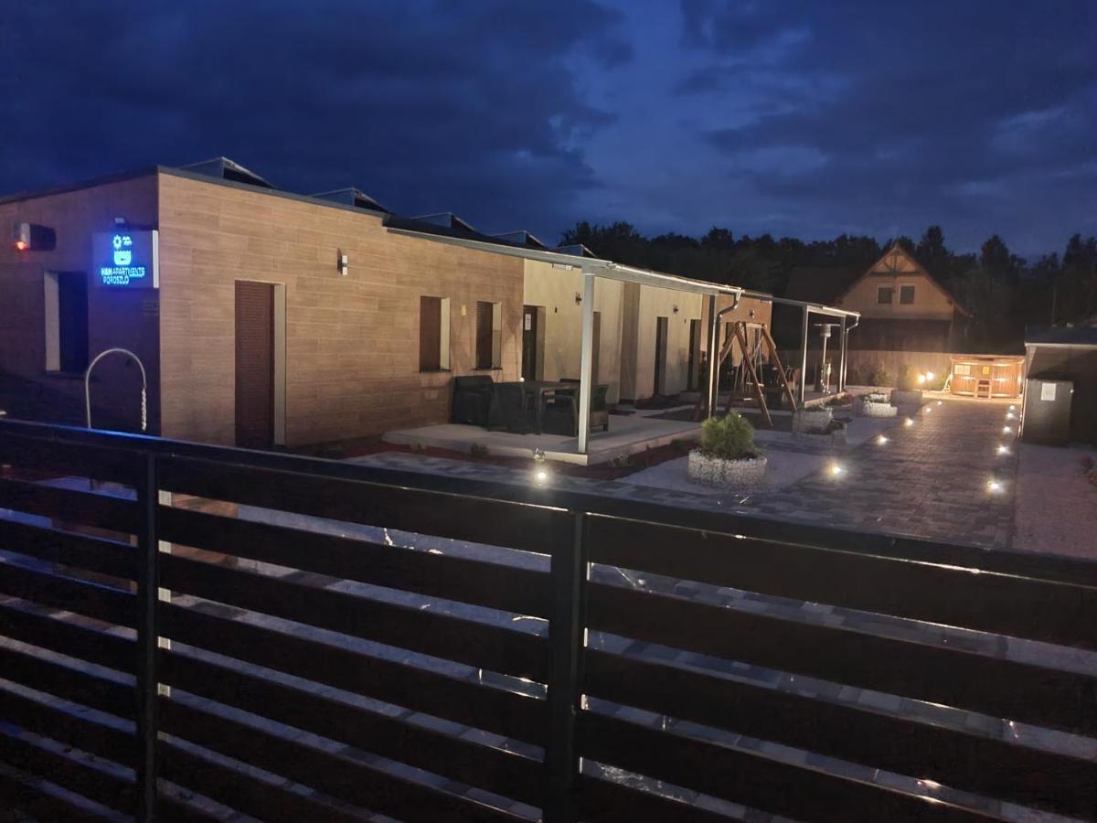 H&H Apartments Poroszlo Luaran gambar