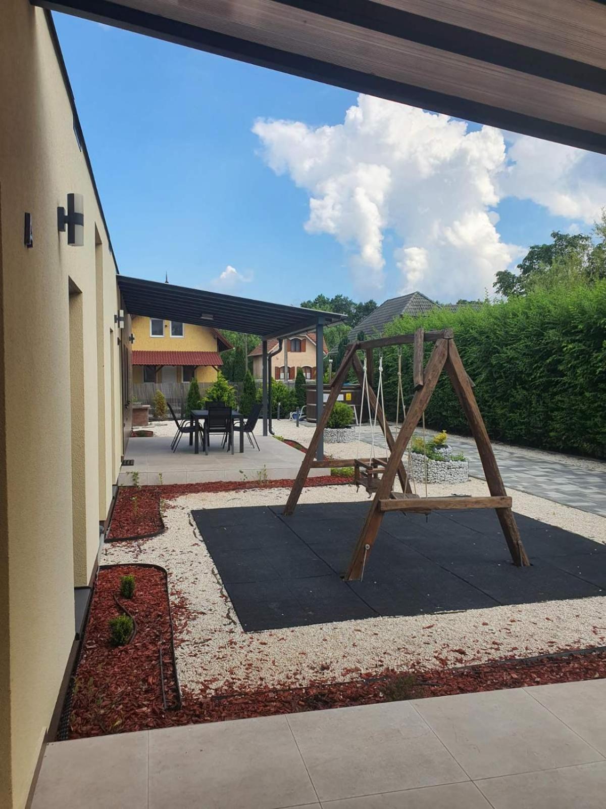 H&H Apartments Poroszlo Luaran gambar
